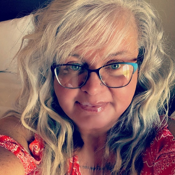 🦋 Meet your Posher, Mary 🦋 - Picture 1 of 1